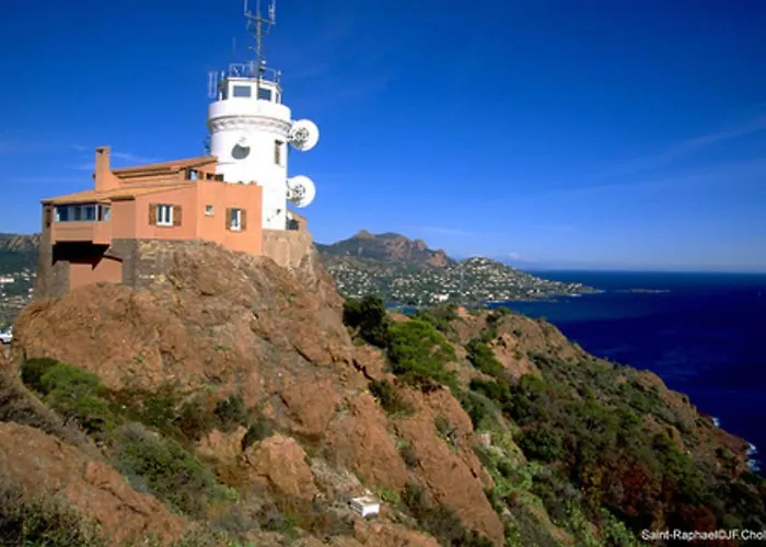 Mezzanine Avec Jardin Privatif, Parking Et Clim - Saint-raphael - Fr-1-226a-81 Apartman *