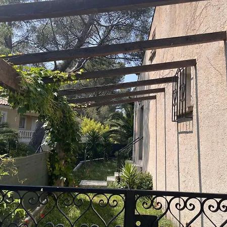 Mezzanine Avec Jardin Privatif, Parking Et Clim - Saint-raphael - Fr-1-226a-81 *